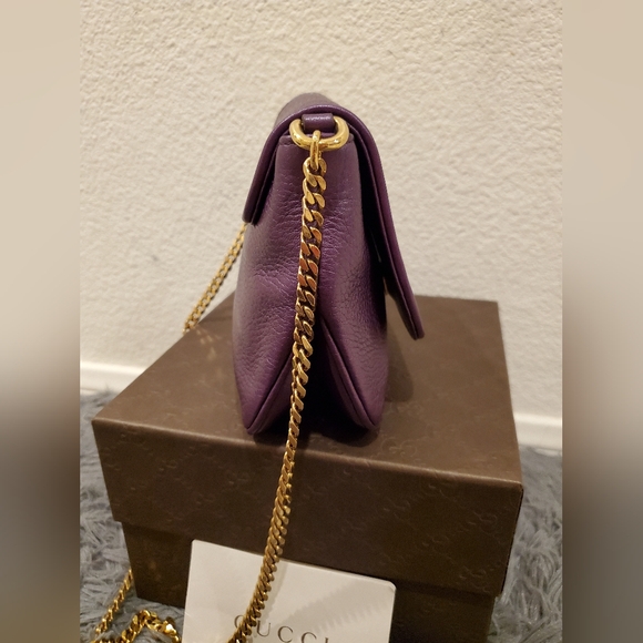 LIKE NEW- Gucci GG Logo Leather Flap Gold Chain shoulder bag - Picture 8 of 17